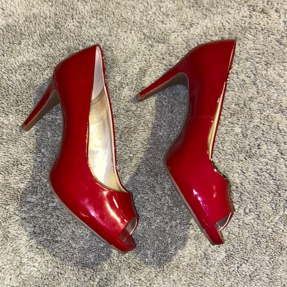 Red heels - Picture 3 of 6